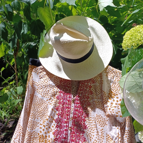 Women's beach Bag Hat and Beach Coverup - Picture 3 of 4